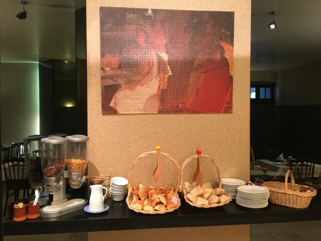 ホテル オテル デ 3 マルシャン ナント エクステリア 写真